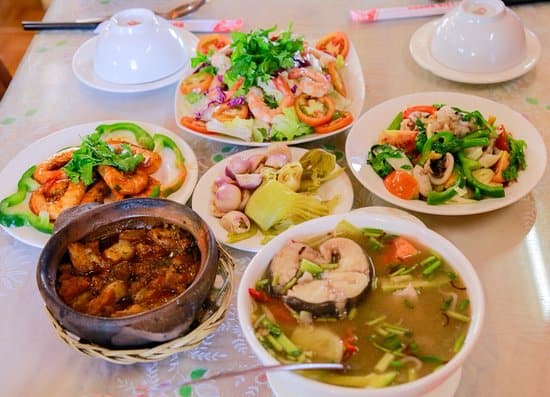 Review nhà hàng cơm niêu Hương Việt