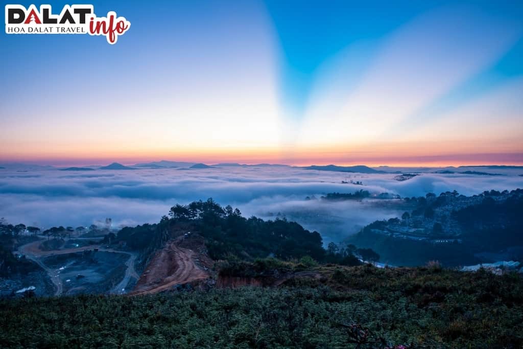 Buổi sáng trên đỉnh Langbiang