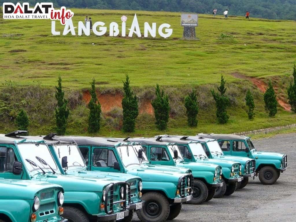 Trải nghiệm leo núi LangBiang bằng xe Jeep