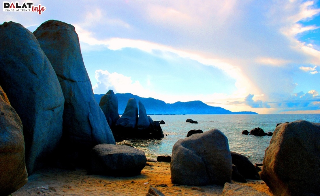 Cà Ná được mệnh danh là một trong những vùng biển đẹp được thiên nhiên ưu ái