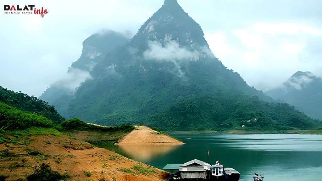 Hình ảnh ngọn núi Voi hùng vĩ ở Đà Lạt