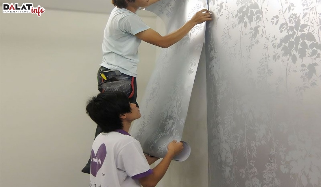 Thợ thi công giấy dán tường tại Lâm Đồng