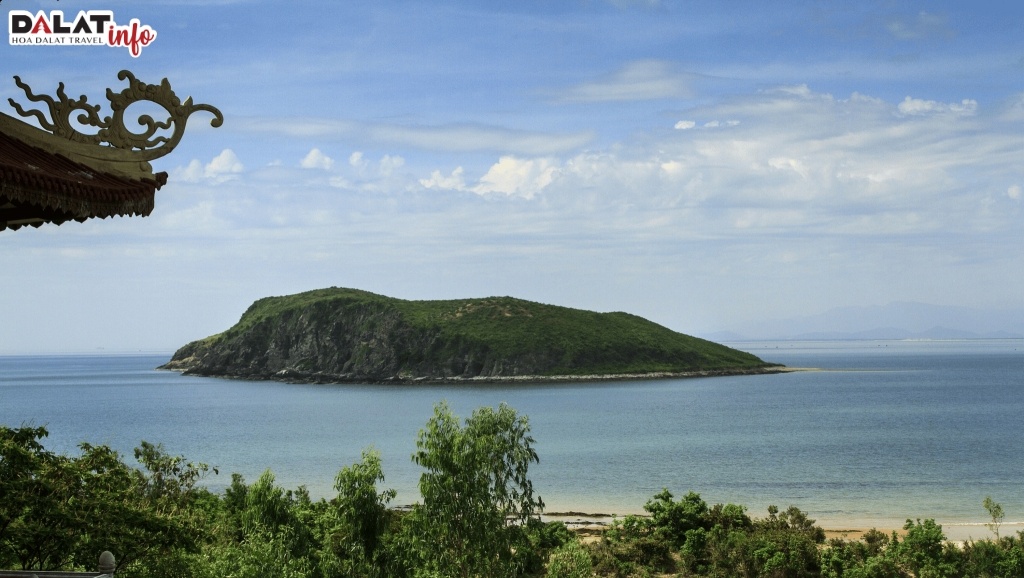 Vũng Chùa – Đảo Yến