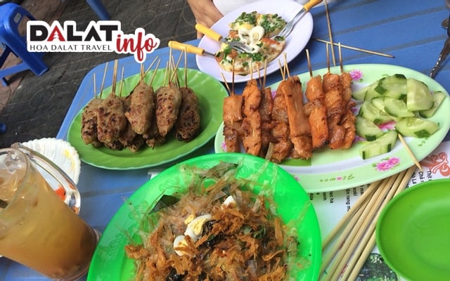 Hẻm ăn vặt Nguyễn Tri Phương