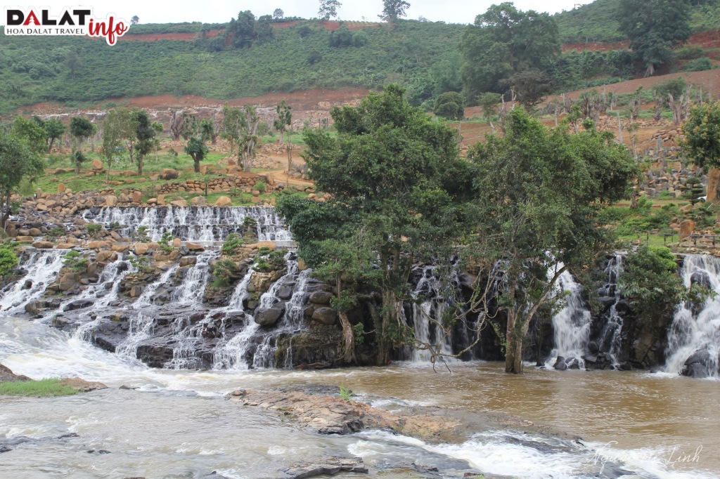 Tea Bobla Waterfall