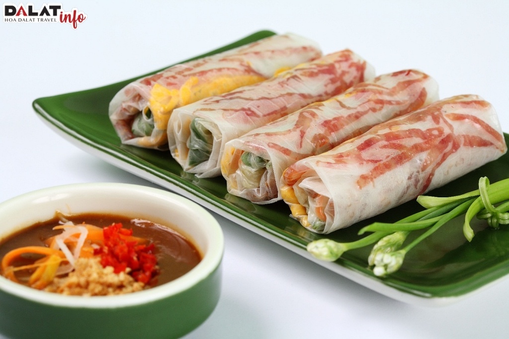 món ăn Việt truyền thống tại Wrap & Roll