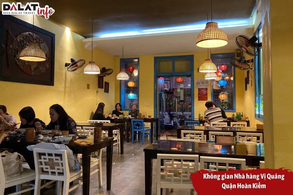 Nhà hàng Vị Quảng tại Quận Hoàn Kiếm có một không gian ấm cúng và trang trí bắt mắt