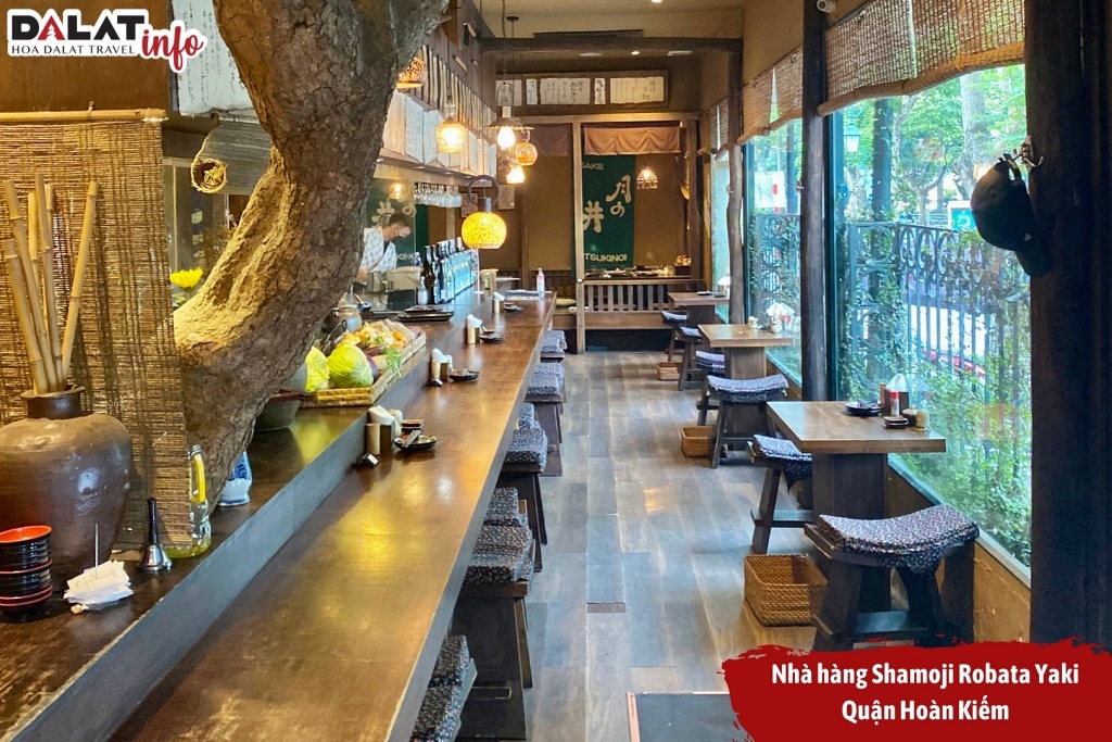 Nhà hàng Shamoji Robata Yaki có không gian hơi nhỏ nhưng mang đậm phong cách Nhật Bản
